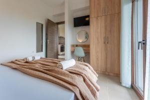 Stylish Bedsit Getaway at Kriopighi