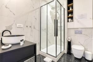 Pink Design 2BDR Flat in the Heart of Bastille