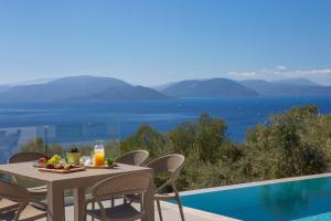 Brand new High-end villa Solar