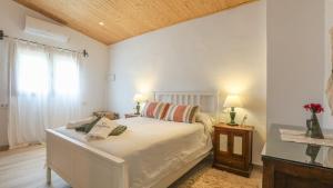 Huerta Valleciruelo Sanlúcar La Mayor by Ruralidays