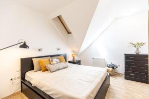 Gozsdu White Raven Residence 504 with free underground parking