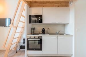 Appartements Studio pour deux personnes en mezzanine : photos des chambres