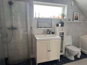 Central Apartment in Smögen with Sea View - Cozy & Homey