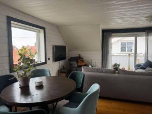 Central Apartment in Smögen with Sea View - Cozy & Homey