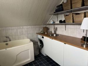 Central Apartment in Smögen with Sea View - Cozy & Homey