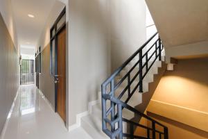 Urbanview Syariah Kost D33 Hutan Kota Srengseng