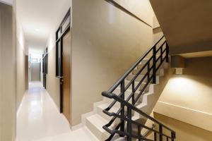 Urbanview Syariah Kost D33 Hutan Kota Srengseng