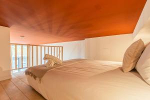 Appartements Studio pour deux en mezzanine avec petit balcon : photos des chambres