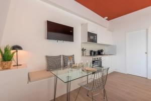 Studio équipé côté cour, parking gratuit