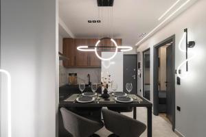 Tiffany by halu! Stylish apartment near Navarinou square