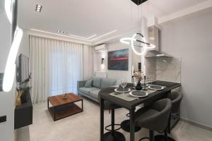 Tiffany by halu! Stylish apartment near Navarinou square