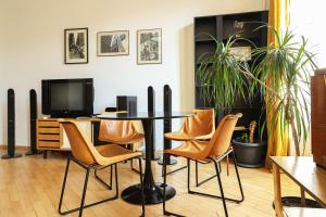 Charming 2BR Near Rooms Hotel - By Wehost