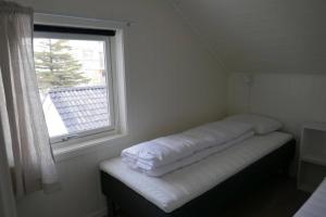 Seafront Holiday Home close to Reine, Lofoten