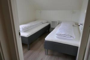 Seafront Holiday Home close to Reine, Lofoten