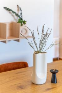 Marousi Comfort Residence by UPSTREET
