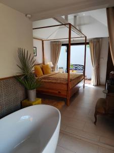 O - HO Boutique Home