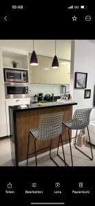 Apt perto da praia c vaga e arrumadeira e janelas anti ruídos