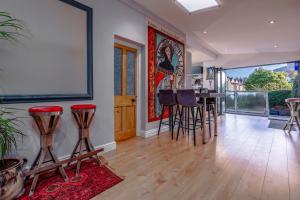 Cozy 2BR retreat w sauna & garden