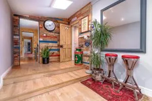 Central Apt: With Sauna, Garden and Landmark View - 埃文茅斯