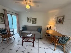 Unit 103 -1br Apt At Oceanfront Complex With Pool - South Cocoa Beach