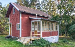 1 Bedroom Cozy Home In Vikbolandet