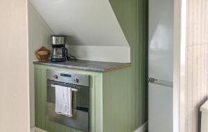 1 Bedroom Cozy Home In Vikbolandet