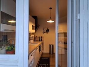 Appartements Studio Nimes - Clim - Wifi -Cuisine privatif - salle de bain commune- balcon : photos des chambres