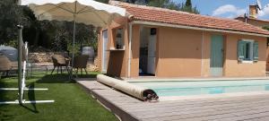 Maisons de vacances La Maisonnette de vacances avec piscine privee pour 2 pers : photos des chambres