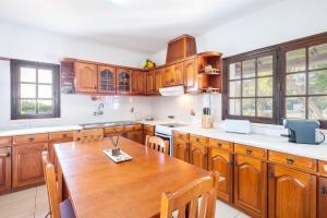 Patroves Ranch - private pool & sea views