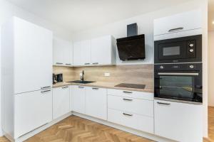 Stylish Stay by Vyšehrad Apartment