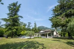Spacious villa in Tourrettes-sur-Loup with Private Lake access Sleep 16 - 格雷奥利埃