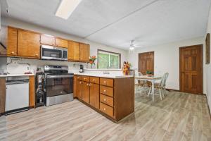 Spacious 3BR Retreat Near Summit Skyride & Stone Mountain Park