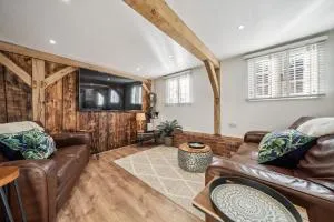 Countryside Barn with Hot Tub in New Forest - Milton