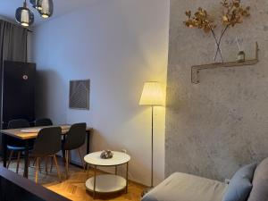2BDR Pretty Apartment in the Local Area of Prague