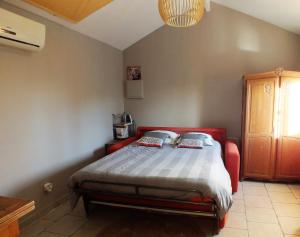 Maisons de vacances La Maisonnette de vacances avec piscine privee pour 2 pers : photos des chambres