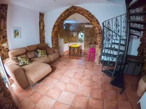 Casa de piedra en el casco antiguo de Sagunto - Algimia de Alfara