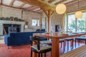 Maisons de vacances Maison de campagne sud Touraine avec piscine 8px : photos des chambres