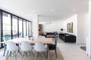 Cristo Epidemia 93 by Pineapple Homes