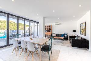 Cristo Epidemia 93 by Pineapple Homes