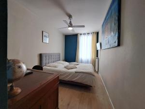Sejours chez l'habitant Chambre spacieuse nimes quartier populaire : photos des chambres