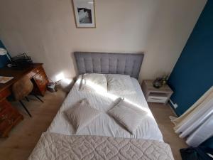 Sejours chez l'habitant Chambre spacieuse nimes quartier populaire : photos des chambres