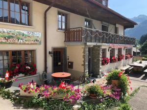 Spacious House with Mountain View in Haut-Intyamon