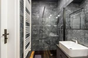 Kairos Apartments - Manhattan Premium-klimatyzacja-siłownia-sala kinowa