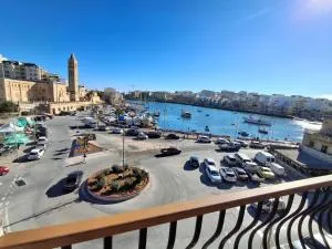 Seafront 4-Bed Townhouse with Breathtaking Views - مارساسكالا