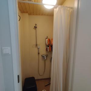 Minikoti, kalustettu huone 1-2 henkilölle