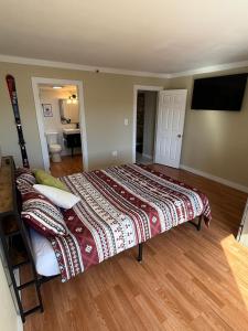 Unique 2 Bed, 2 Bath with In & Out Night Skiing