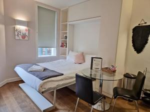 Cosy Studio right at Liverpool Street Station!