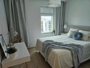 Stylish top floor ap, with private parking, next to a tram stop