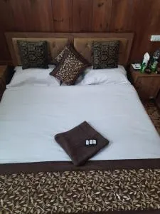 Houseboat - Kārapur