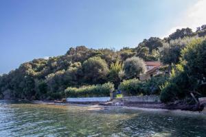 Beachfront Romantica Place Ground floor